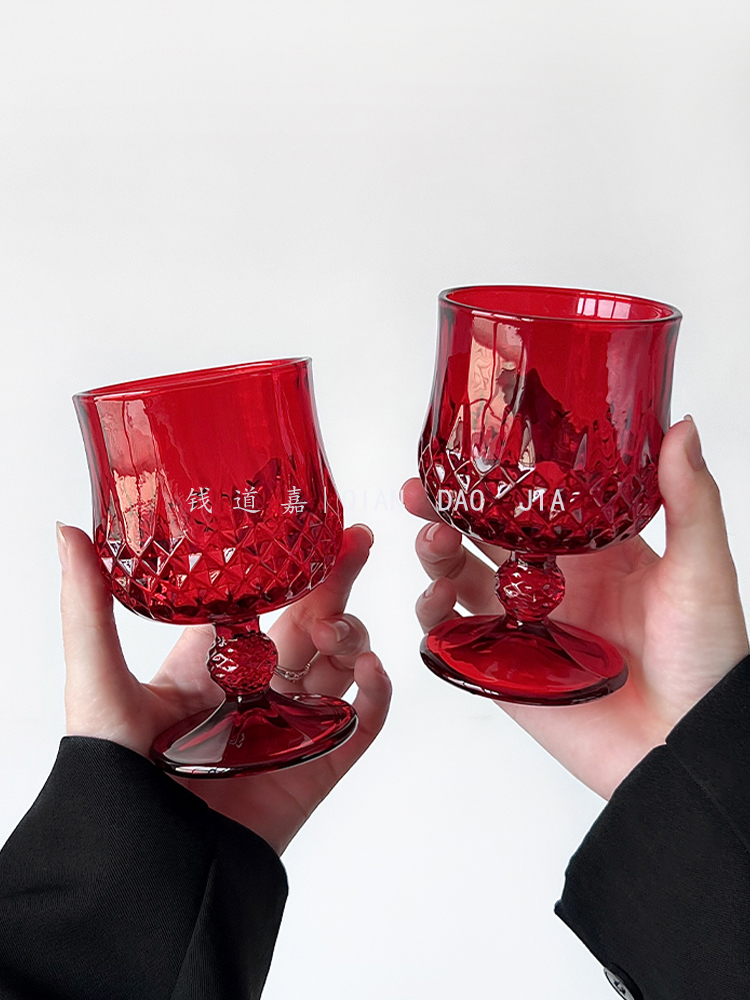 Wine Beer Foot - Vintage Red Ins Style geprägtes Hochfuß