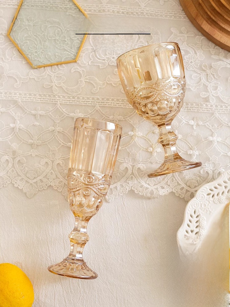 Wine Beer Foot - Amber Relief Champagnerglas mit hohem Fuß,